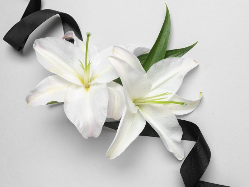 ceremony_flowers_white
